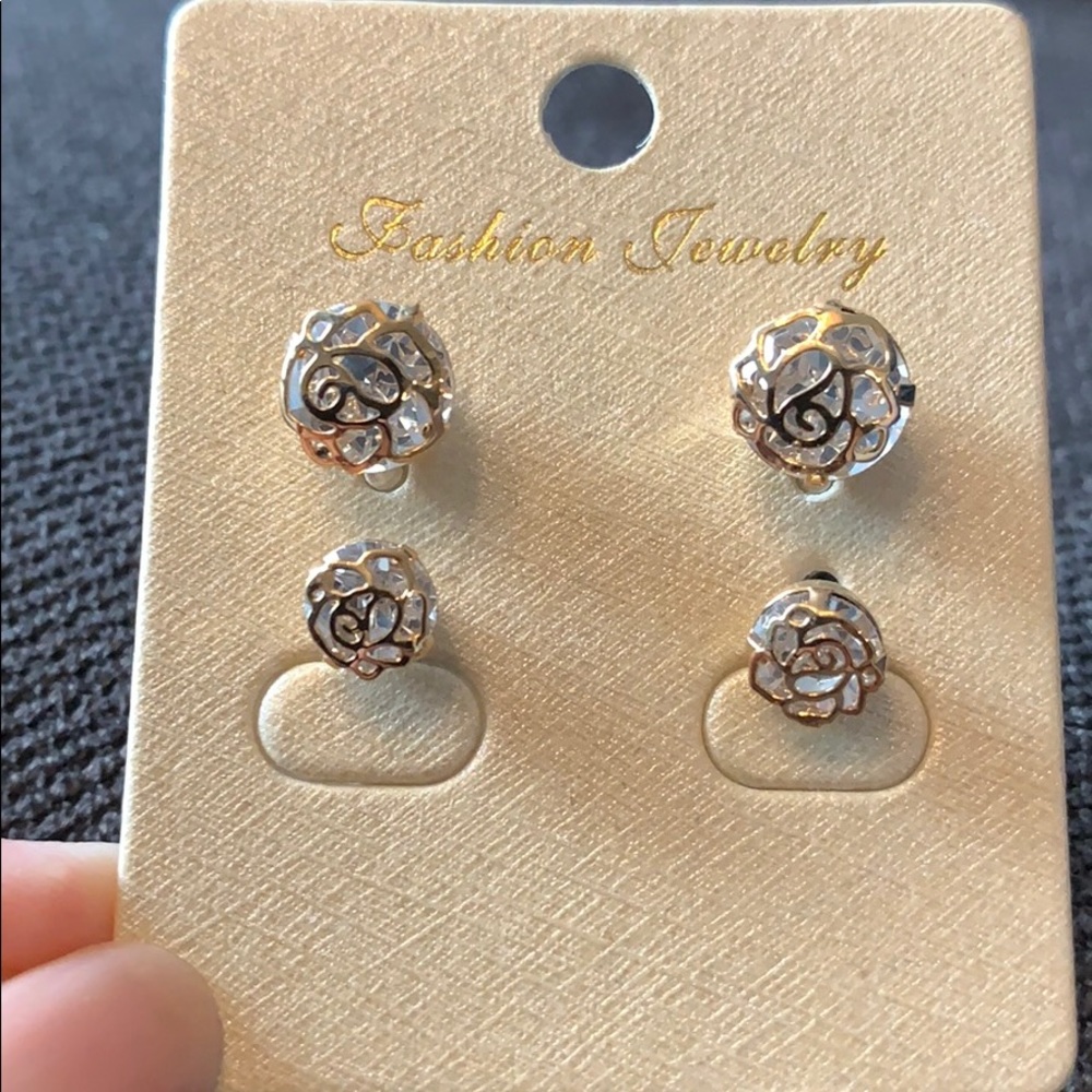 New 2 pairs of camellia gold crystal studs